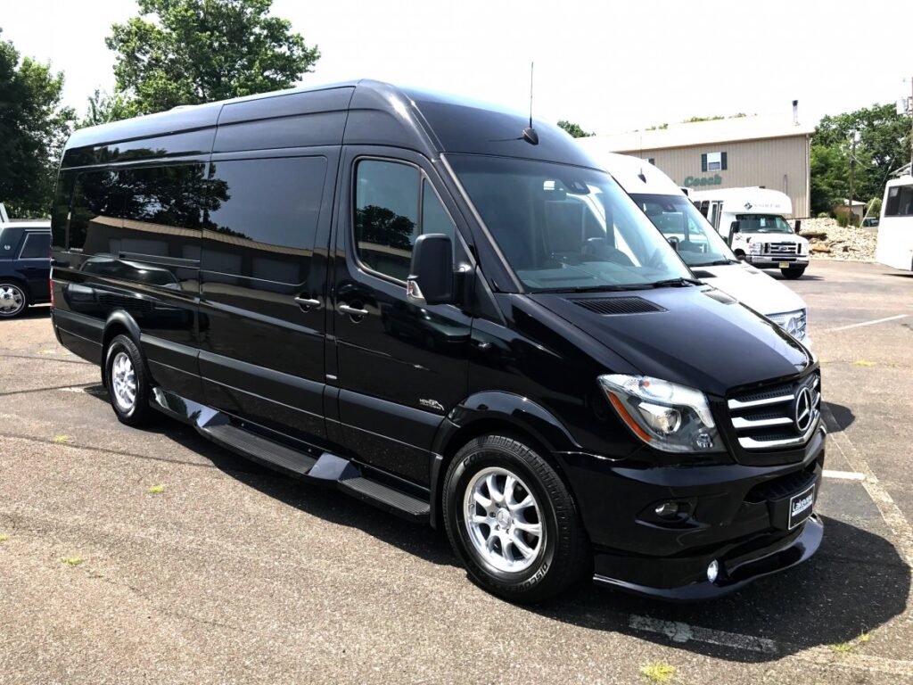 Mercedes Sprinter cao cấp là một trong các Dòng Xe 16 Chỗ Phục Vụ Đêm