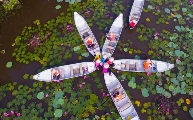 Du lịch làng nổi tân lập